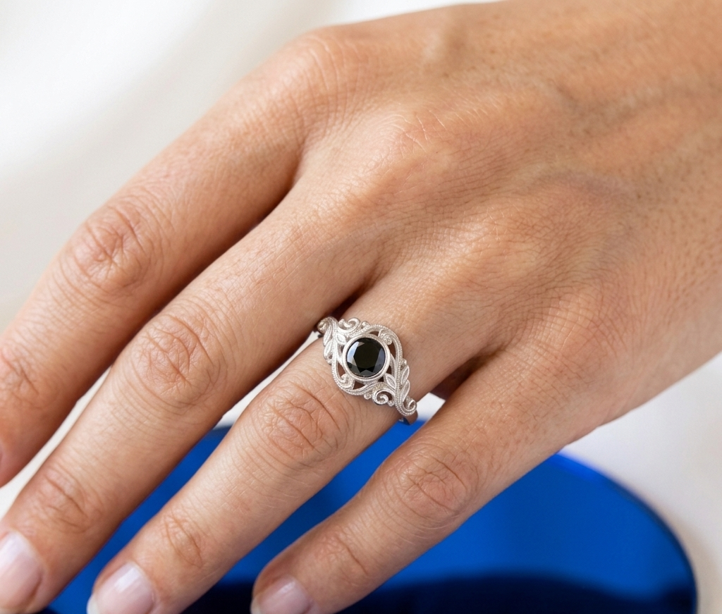 BLACK ROUND-CUT VINTAGE ENGAGEMENT RING