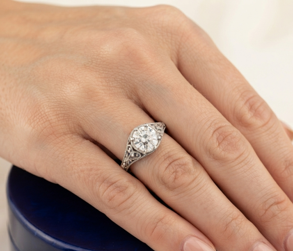 VINTAGE ROUND DIAMOND ENGAGEMENT RING