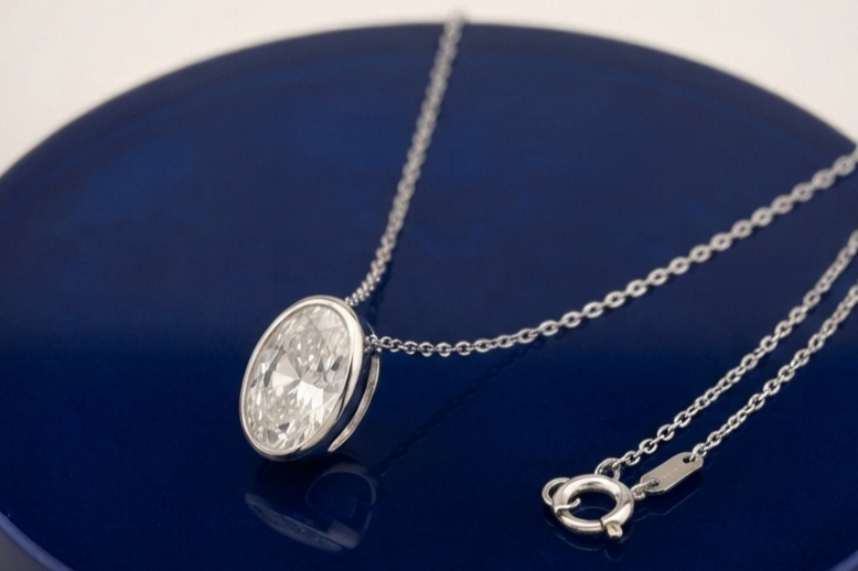 OVAL DIAMOND PENDANT NECKLACE