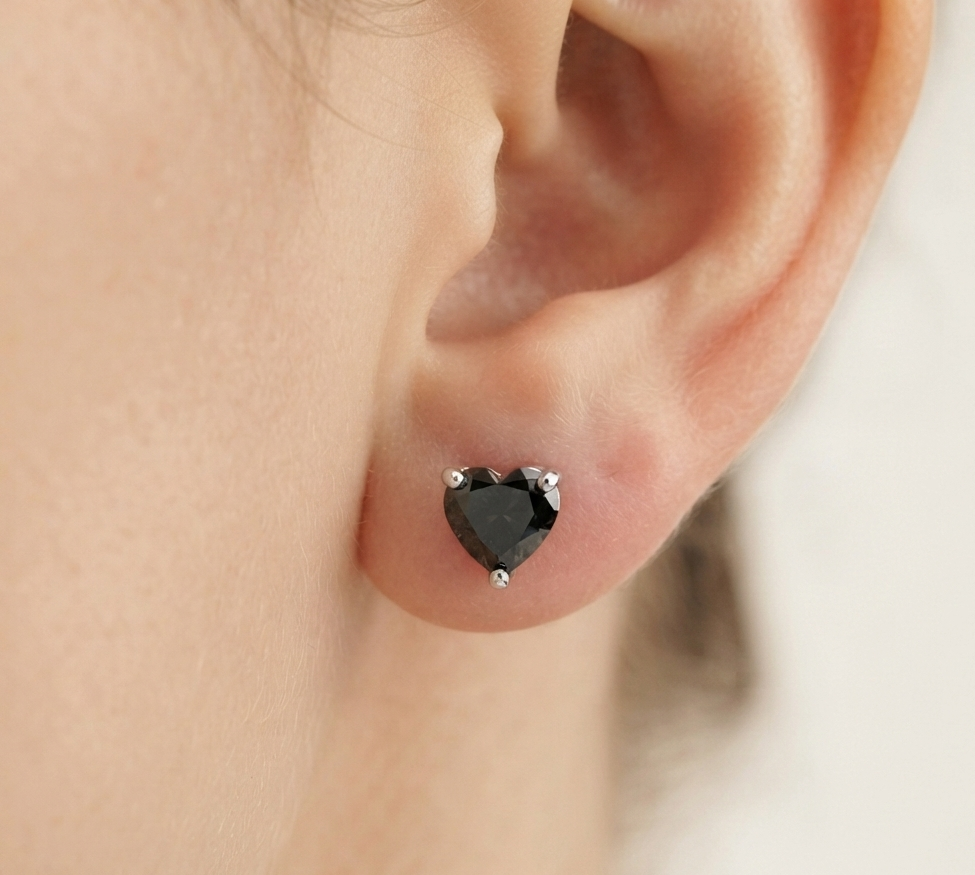 BLACK HEART DIAMOND STUD EARINGS