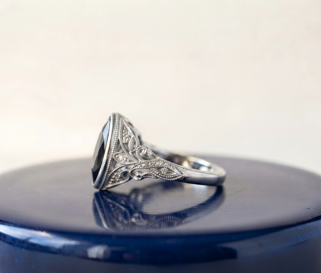 BLACK MARQUISE-CUT VINTAGE ENGAGEMENT RING