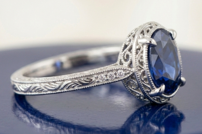 BLUE SAPPHIRE OVAL-CUT VINTAGE ENGAGEMENT RING