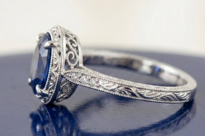 BLUE SAPPHIRE OVAL-CUT VINTAGE ENGAGEMENT RING