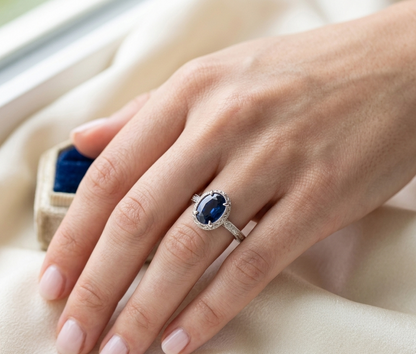 BLUE SAPPHIRE OVAL-CUT VINTAGE ENGAGEMENT RING