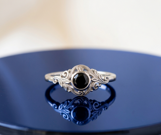 BLACK ROUND-CUT VINTAGE ENGAGEMENT RING