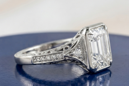 WHITE EMERALD DIAMOND WEDDING VINTAGE RING