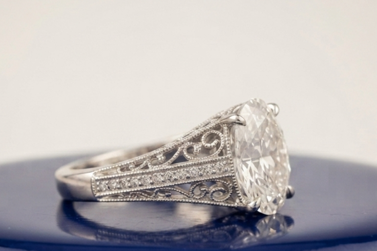 VINTAGE OVAL DIAMOND WEDDING RING