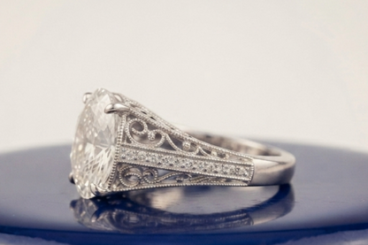 VINTAGE OVAL DIAMOND WEDDING RING