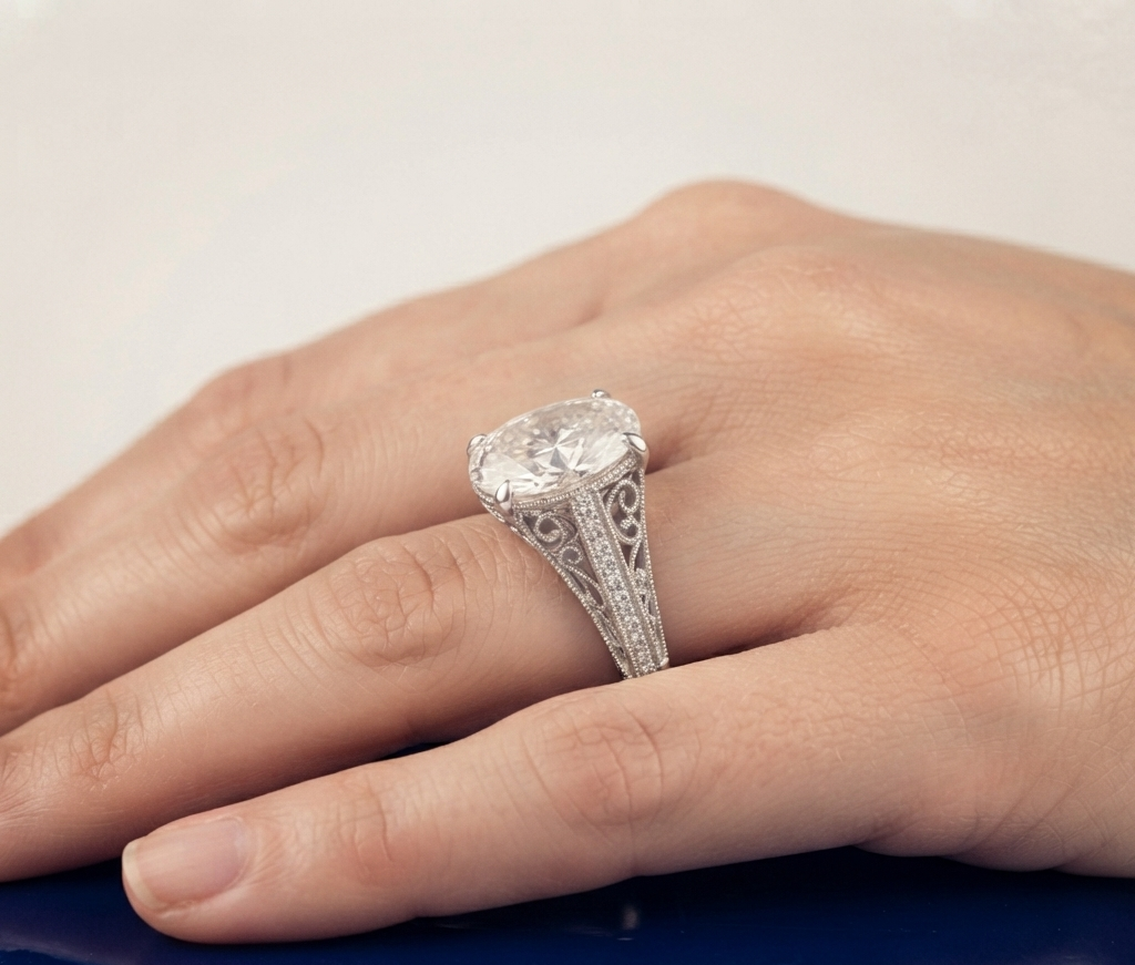 VINTAGE OVAL DIAMOND WEDDING RING