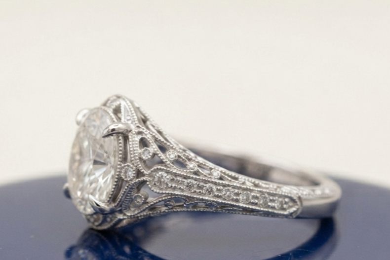 VINTAGE OVAL DIAMOND WEDDING RING