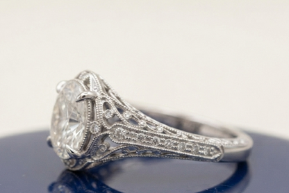 VINTAGE OVAL DIAMOND WEDDING RING