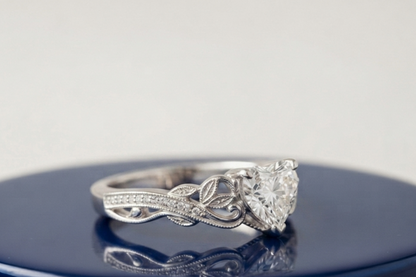 VINTAGE HEART DIAMOND WEDDING RING