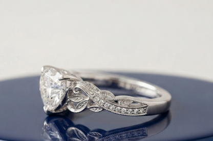 VINTAGE HEART DIAMOND WEDDING RING