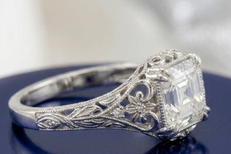 ASSCHER DIAMOND VINTAGE WEDDING RING