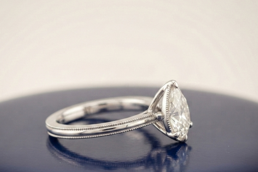 PEAR DIAMOND VINTAGE WEDDING RING