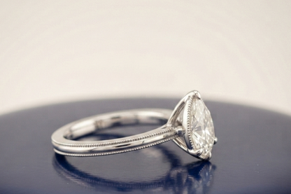 PEAR DIAMOND VINTAGE WEDDING RING