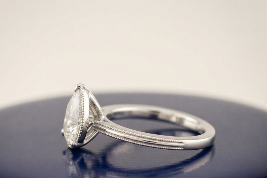 PEAR DIAMOND VINTAGE WEDDING RING