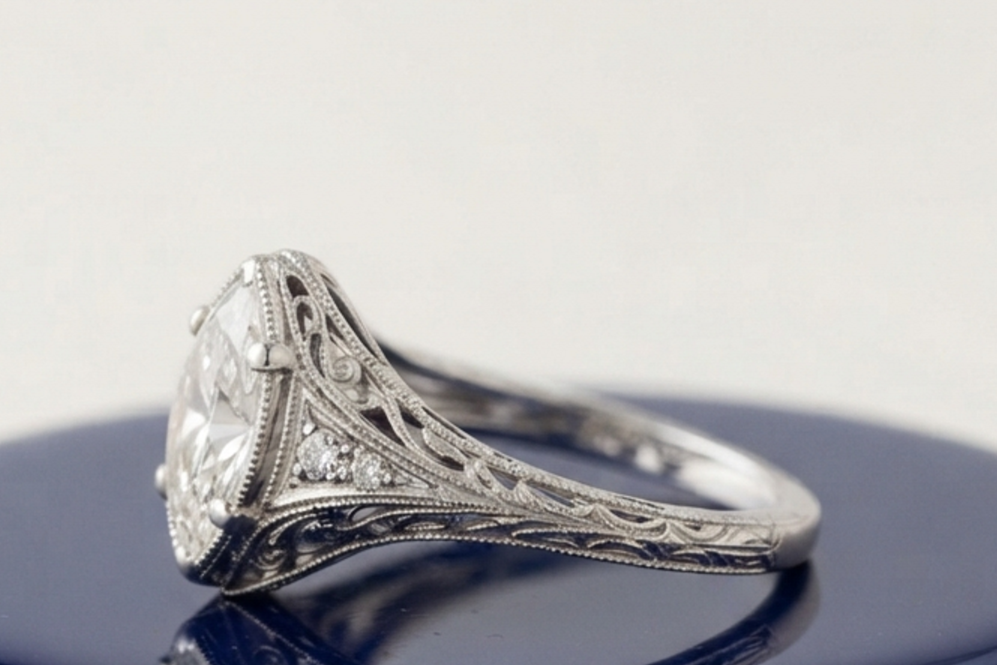 VINTAGE MARQUISE DIAMOND ENGAGEMENT RING