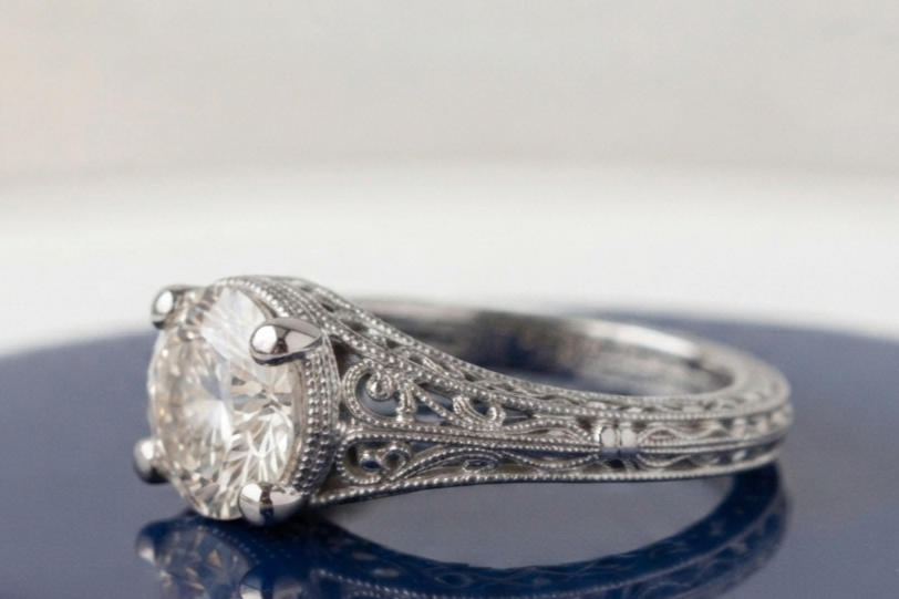 VINTAGE ROUND DIAMOND WEDDING RING