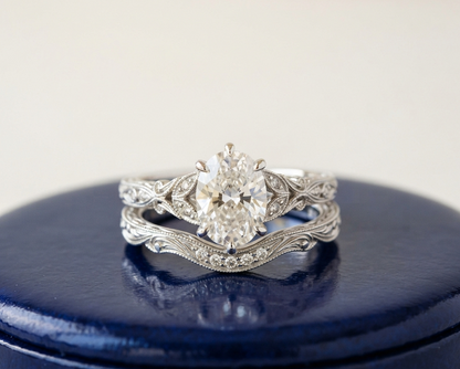 OVAL DIAMOND VINTAGE RING SET
