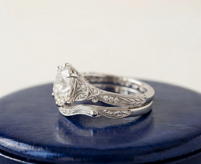 OVAL DIAMOND VINTAGE RING SET