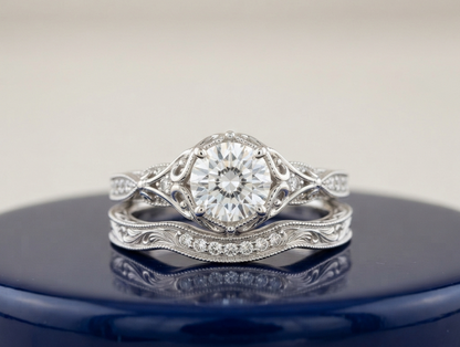 ROUND DIAMOND VINTAGE RING SET