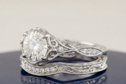 ROUND DIAMOND VINTAGE RING SET