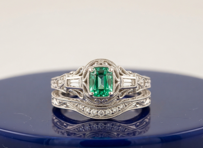 GREEN EMERALD-CUT VINTAGE RING SET