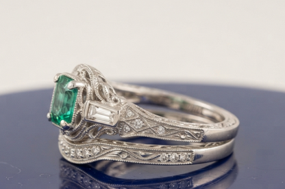 GREEN EMERALD-CUT VINTAGE RING SET