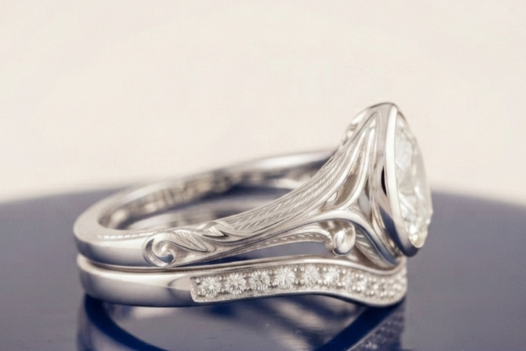 VINTAGE PEAR DIAMOND RING SET