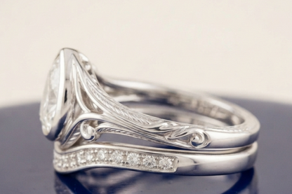 VINTAGE PEAR DIAMOND RING SET