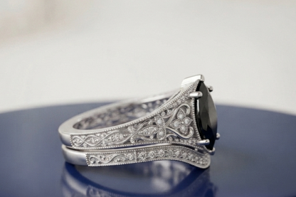BLACK MARQUISE-CUT VINTAGE RING SET