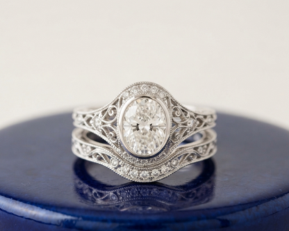 VINTAGE OVAL DIAMOND RING SET