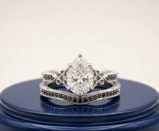 PEAR DIAMOND VINTAGE RING SET