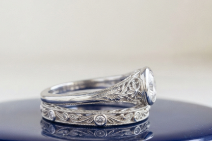 VINTAGE ROUND DIAMOND RING SET