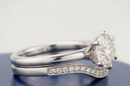 ROUND DIAMOND VINTAGE RING SET