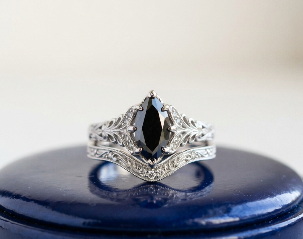 BLACK MARQUISE-CUT VINTAGE RING SET