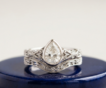 VINTAGE PEAR DIAMOND RING SET