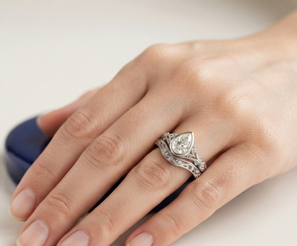 VINTAGE PEAR DIAMOND RING SET