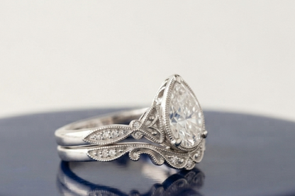 PEAR DIAMOND VINTAGE RING SET