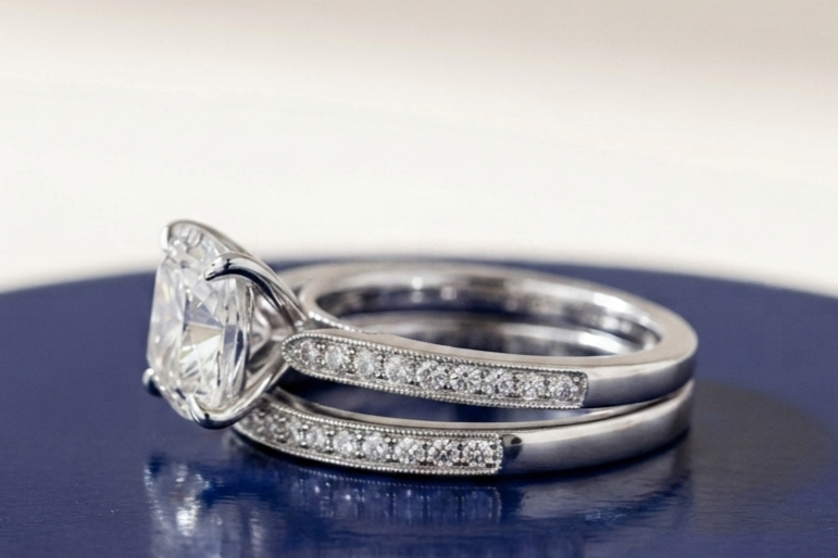 CUSHION DIAMOND VINTAGE RING SET