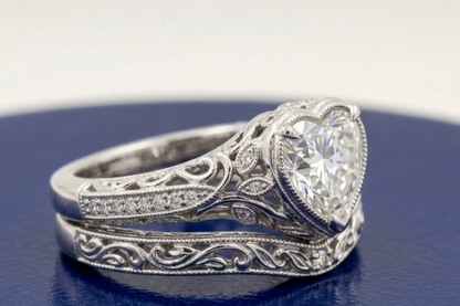 VINTAGE HEART DIAMOND RING SET