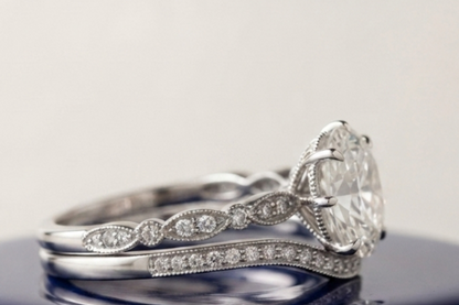 VINTAGE OVAL DIAMOND RING SET