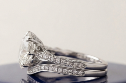 VINTAGE OVAL DIAMOND RING SET