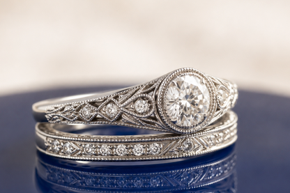 ROUND DIAMOND VINTAGE RING SET