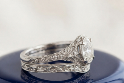 OVAL DIAMOND VINTAGE RING SET