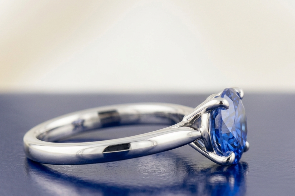 BLUE SAPPHIRE ROUND-CUT SOLITAIRE ENGAGEMENT RING