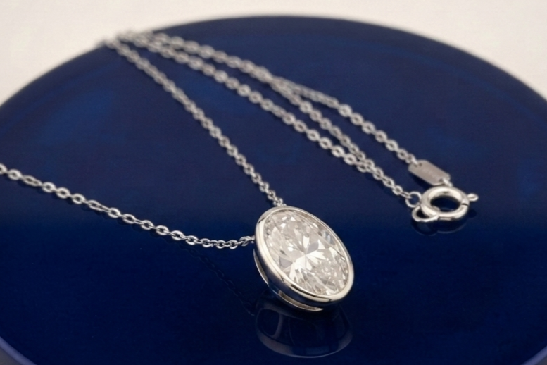 OVAL DIAMOND PENDANT NECKLACE