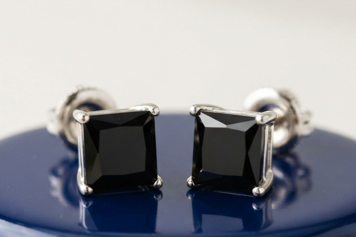 BLACK PRINCESS DIAMOND STUD ERINGS